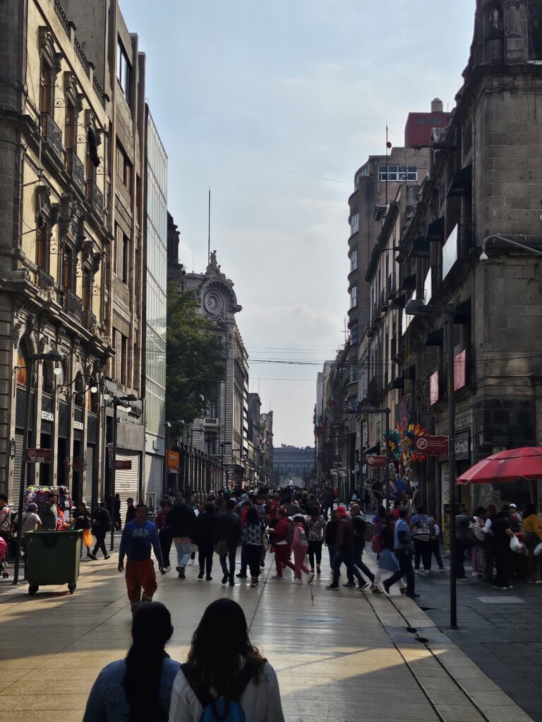 Walking around Cuauhtémoc Centro of Mexico City, Mexico, eating the best street tacos